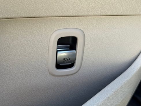 Used 2025 Mercedes-Benz C 300 Sedan image 26