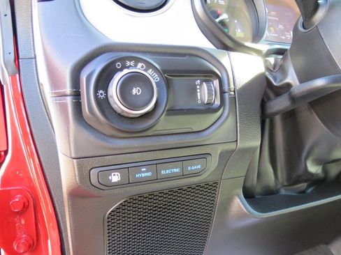 Used 2025 Jeep Wrangler Unlimited Sahara image 8