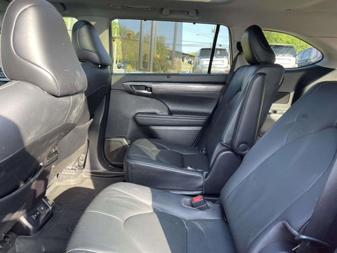 Used 2021 Toyota Highlander Platinum image 15