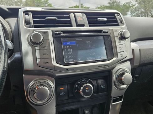 Used 2017 Toyota 4Runner SR5 Premium image 11