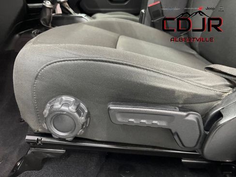 Used 2020 Jeep Wrangler Unlimited Sahara AWD/4WD image 29