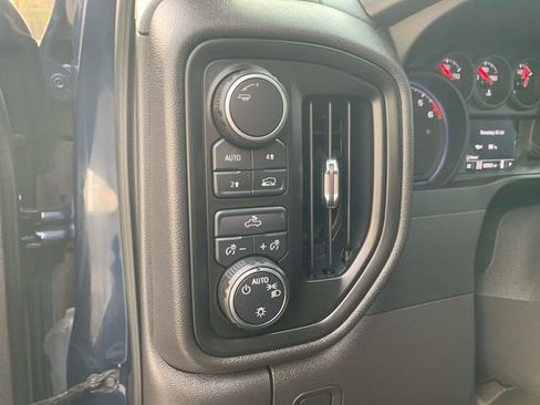 Used 2023 Chevrolet Silverado 1500 Custom image 18