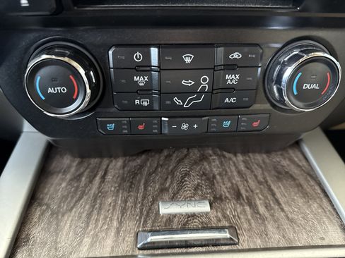 Used 2018 Ford F250 Lariat w/ Lariat Value Package AWD/4WD image 32