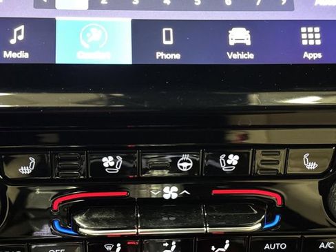 Used 2024 Jeep Grand Cherokee Limited w/ Luxury Tech Group II image 8