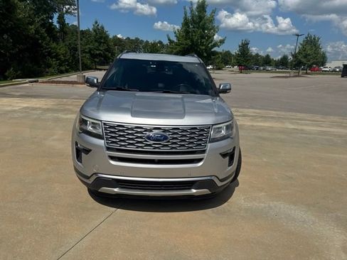 Used 2018 Ford Explorer Platinum AWD/4WD image 2