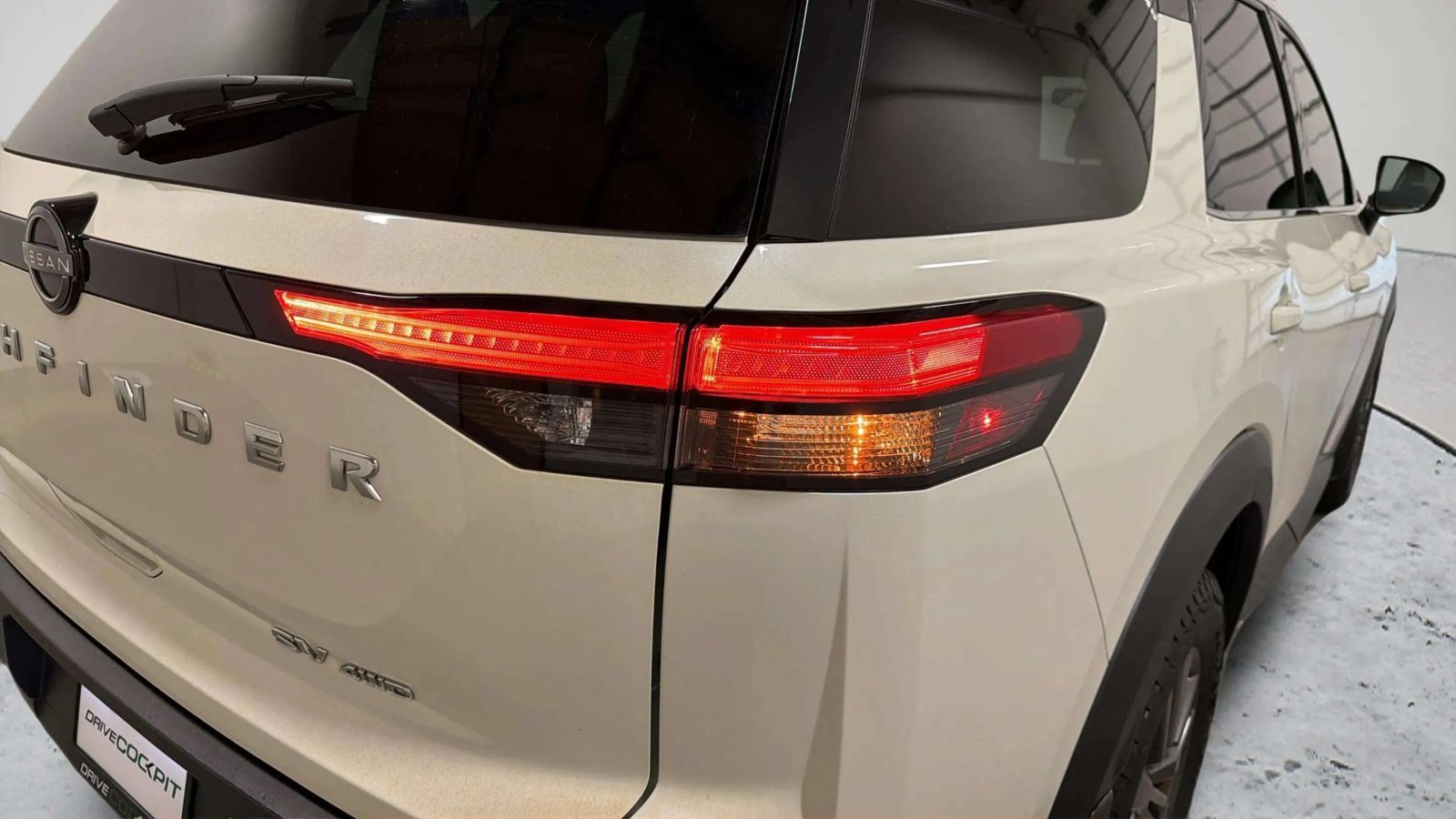 Used 2023 Nissan Pathfinder SV AWD/4WD image 17