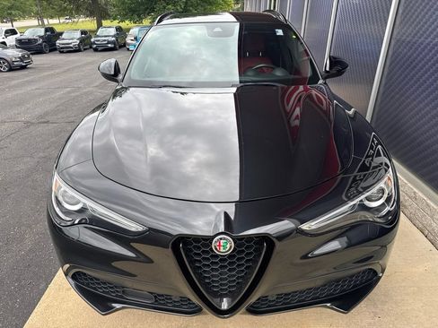 Used 2023 Alfa Romeo Stelvio Veloce AWD/4WD image 9