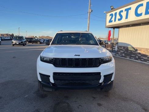 Used 2024 Jeep Grand Cherokee L Laredo image 2