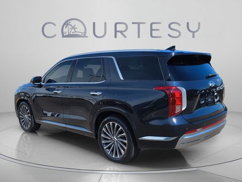 Used 2024 Hyundai Palisade Calligraphy FWD image 3