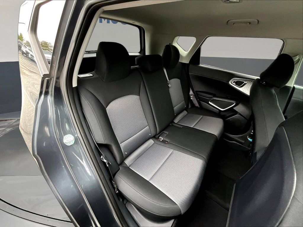 Used 2023 Kia Soul LX w/ Option Group 015 FWD image 26