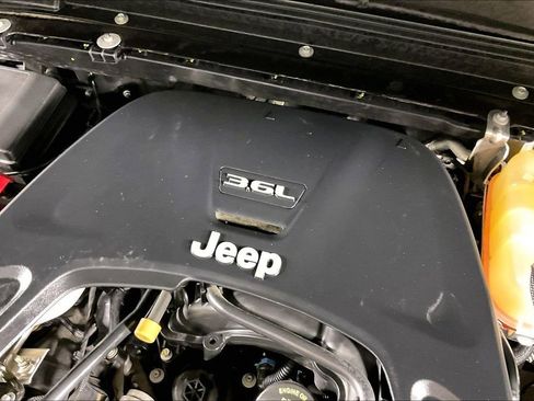 Used 2018 Jeep Wrangler Unlimited Rubicon AWD/4WD image 42