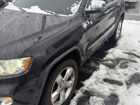 Used 2011 Jeep Grand Cherokee Overland Summit image 2