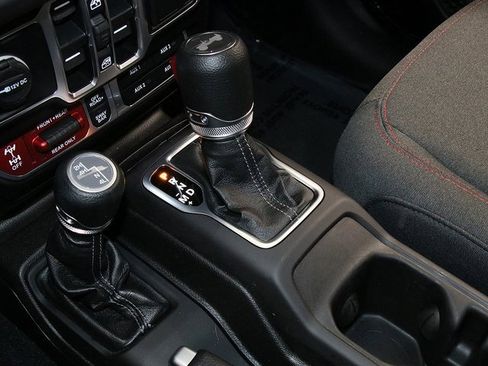 Used 2025 Jeep Wrangler Unlimited Rubicon image 22