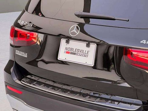 Used 2021 Mercedes-Benz GLB 250 4MATIC w/ Premium Package image 33