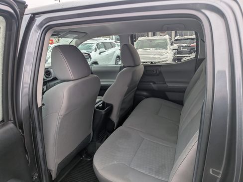 Used 2022 Toyota Tacoma SR image 11