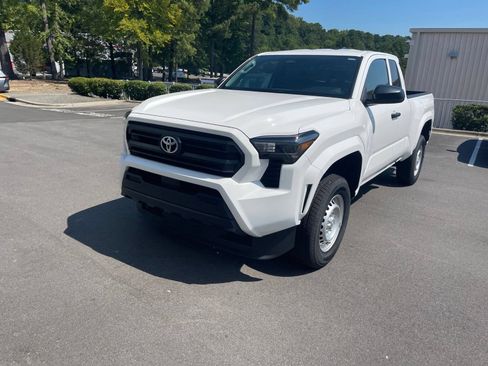 Used 2025 Toyota Tacoma SR w/ Towing Package RWD image 15