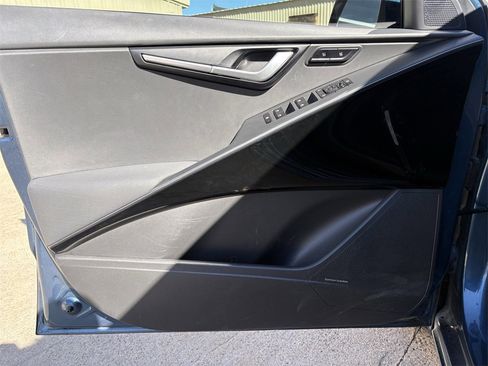 Used 2023 Kia Niro SX Touring image 10