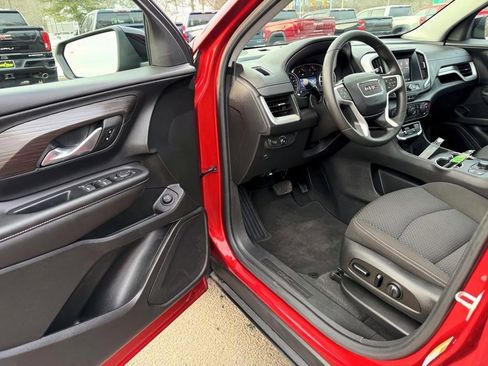 Used 2023 GMC Terrain SLE w/ Driver Convenience Package image 13