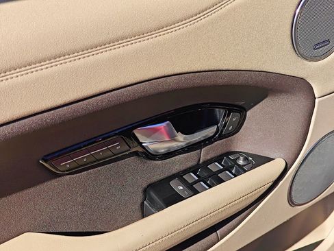 Used 2017 Land Rover Range Rover Evoque SE image 15