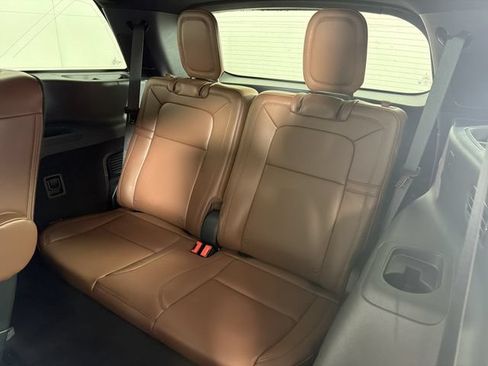 Certified 2025 Lincoln Aviator Reserve w/ Luxury Package RWD image 22