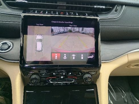 Used 2023 Jeep Grand Cherokee L Limited w/ Luxury Tech Group II AWD/4WD image 34