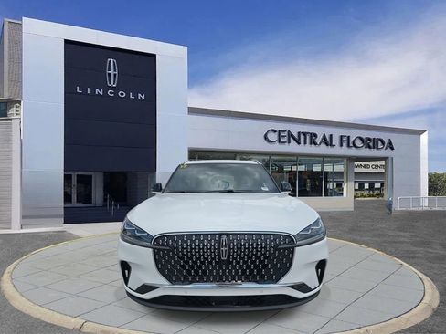 Used 2025 Lincoln Aviator Reserve w/ Equipment Group 201A image 9