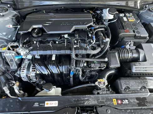 Used 2026 Hyundai Elantra SE FWD image 12