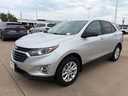 Used 2021 Chevrolet Equinox LS w/ LS Convenience Package AWD/4WD image 7