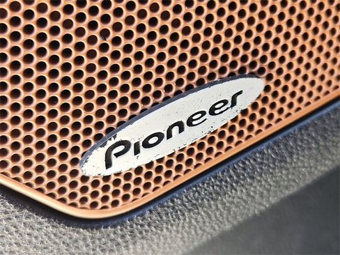 Certified 2017 Chevrolet Equinox Premier w/ Enhanced Convenience Package image 22