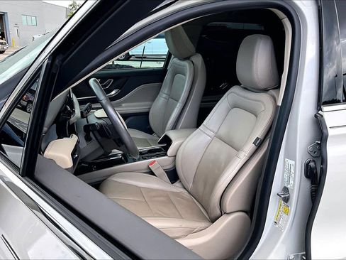 Used 2021 Lincoln Corsair FWD w/ Premium Package image 8