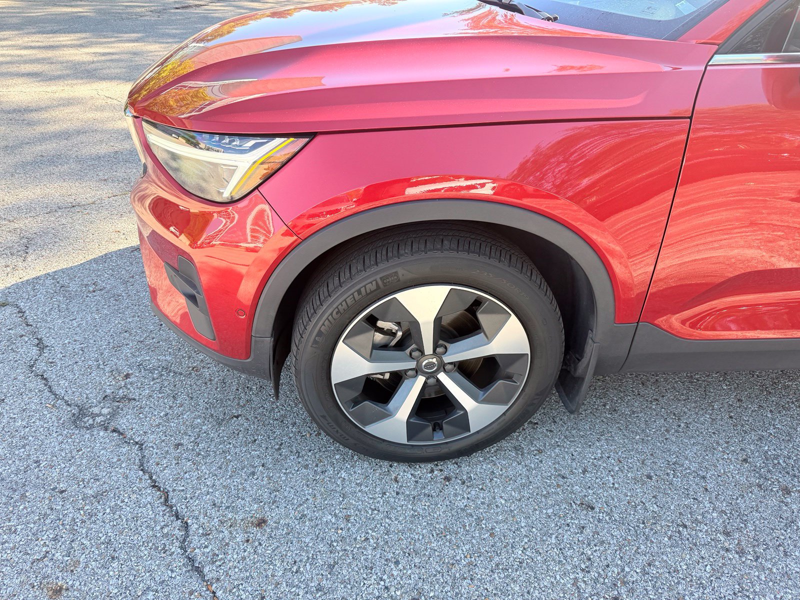 Used 2024 Volvo XC40 B5 Plus w/ Protection Package Premier AWD/4WD image 4