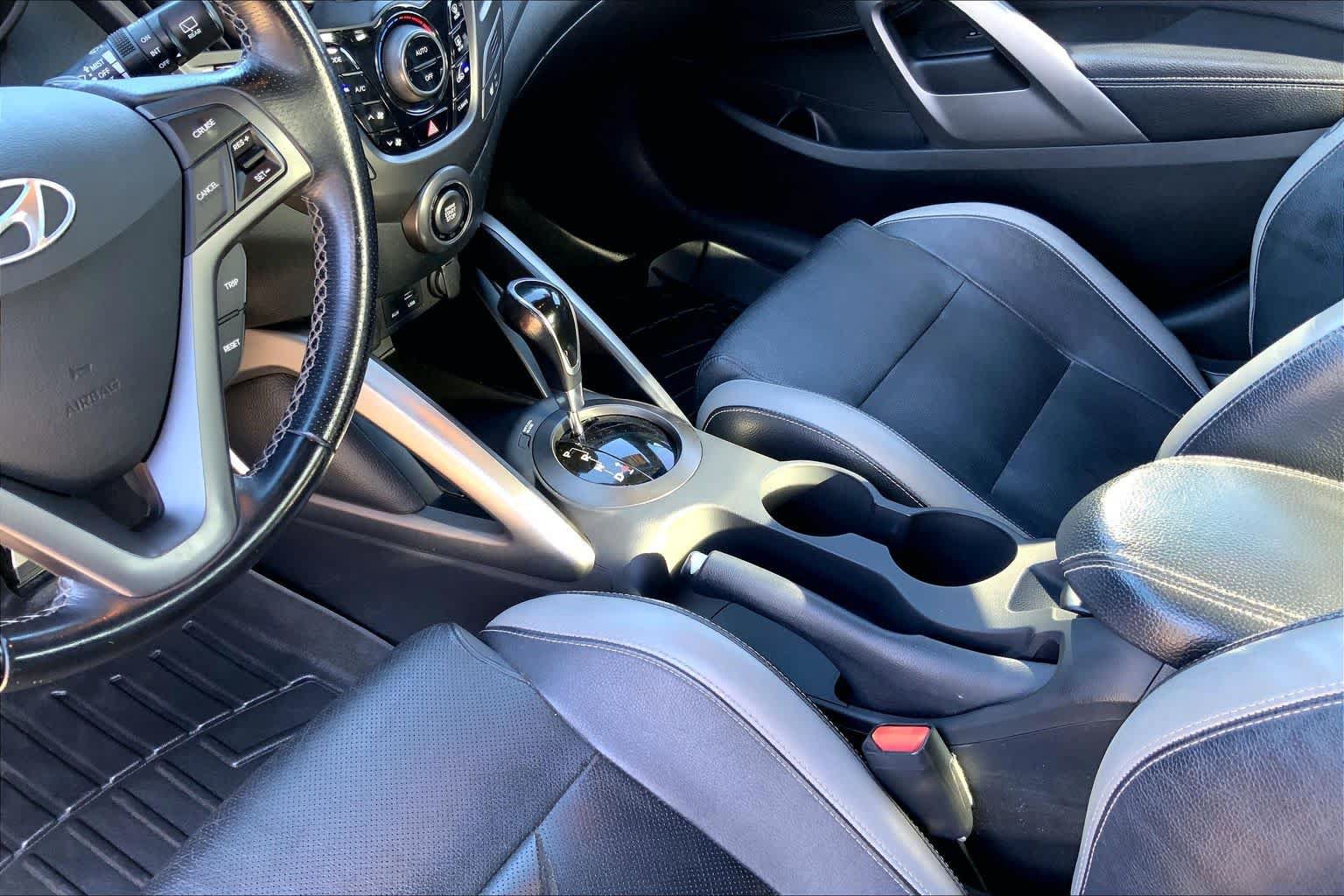 Used 2017 Hyundai Veloster Turbo w/ Tech Package 02 FWD image 15