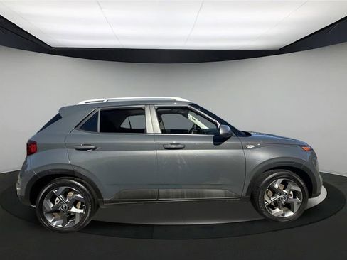 Used 2024 Hyundai Venue SEL image 5