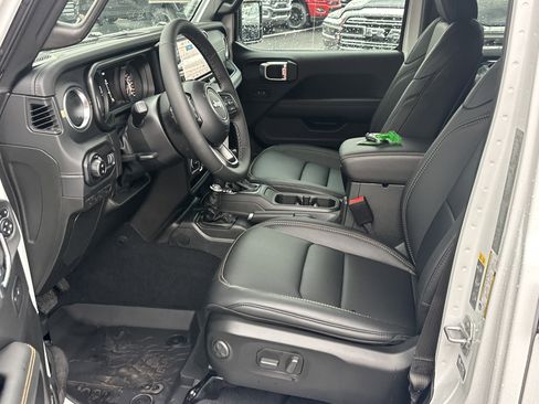 New 2026 Jeep Gladiator Sahara image 26