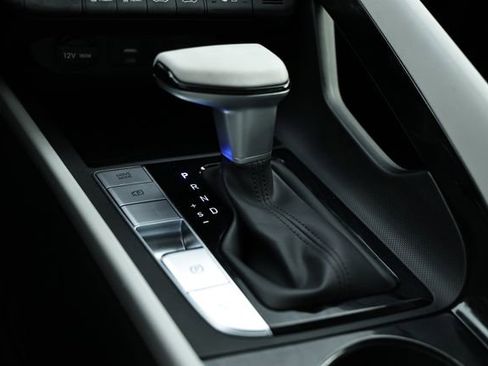 Certified 2025 Hyundai Elantra Limited image 40