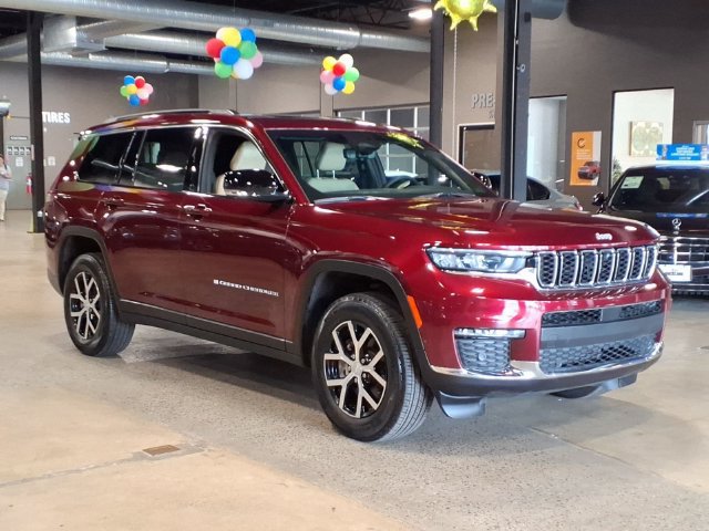 Certified 2024 Jeep Grand Cherokee L Limited w/ Luxury Tech Group II AWD/4WD image 3