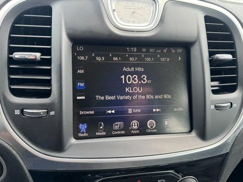 Used 2016 Chrysler 300 Limited RWD image 19