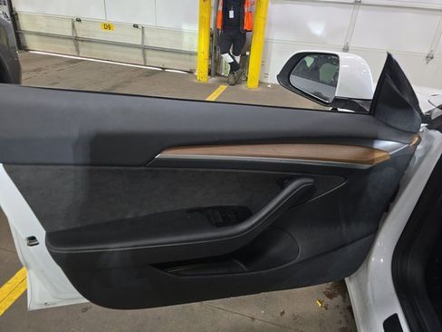 Used 2023 Tesla Model 3 Performance image 7