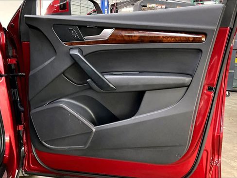 Used 2018 Audi Q5 2.0T Premium Plus w/ Premium Plus Package image 26