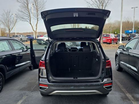 Used 2024 Volkswagen Taos SE image 12