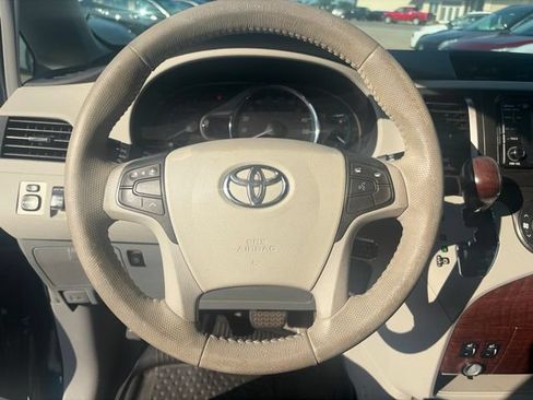 Used 2012 Toyota Sienna XLE FWD image 21