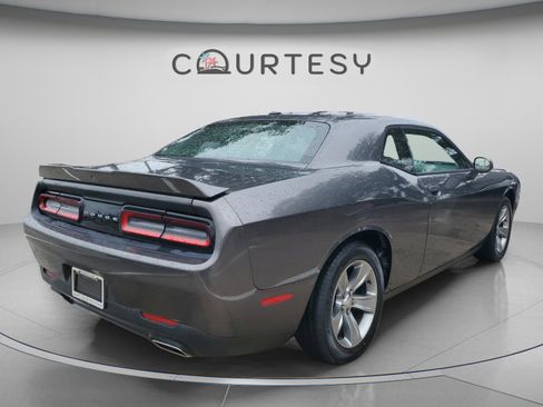 Used 2019 Dodge Challenger SXT image 3