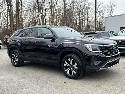 Certified 2025 Volkswagen Atlas Cross Sport SE image 2