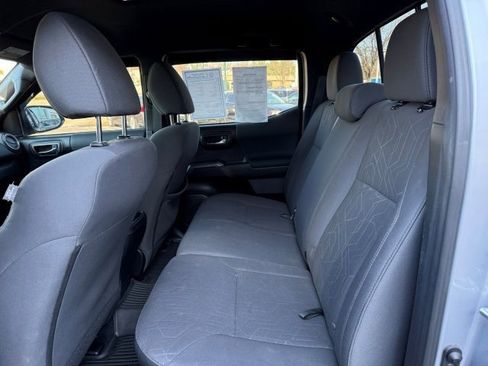 Used 2018 Toyota Tacoma TRD Off-Road image 16