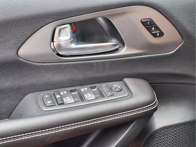 New 2027 Chrysler Pacifica Select FWD image 17