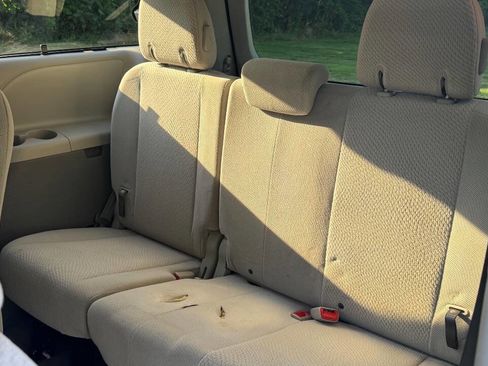 Used 2012 Toyota Sienna LE FWD image 11