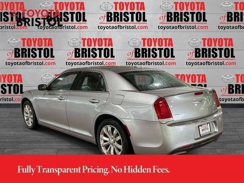 Used 2018 Chrysler 300 Touring L AWD/4WD image 6