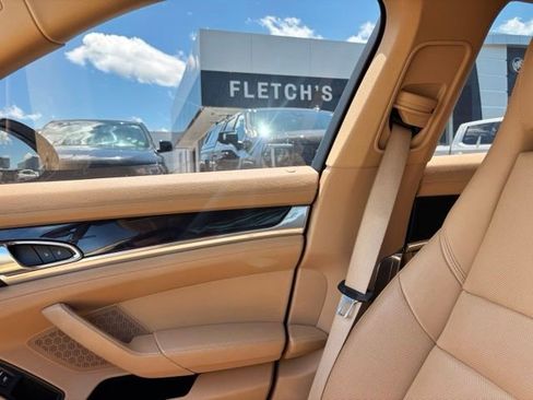 Used 2014 Porsche Panamera RWD image 12