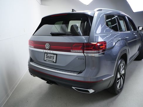 Used 2024 Volkswagen Atlas SEL AWD/4WD image 5
