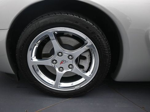 Used 2004 Chevrolet Corvette Convertible w/ Preferred Equipment Group RWD image 33